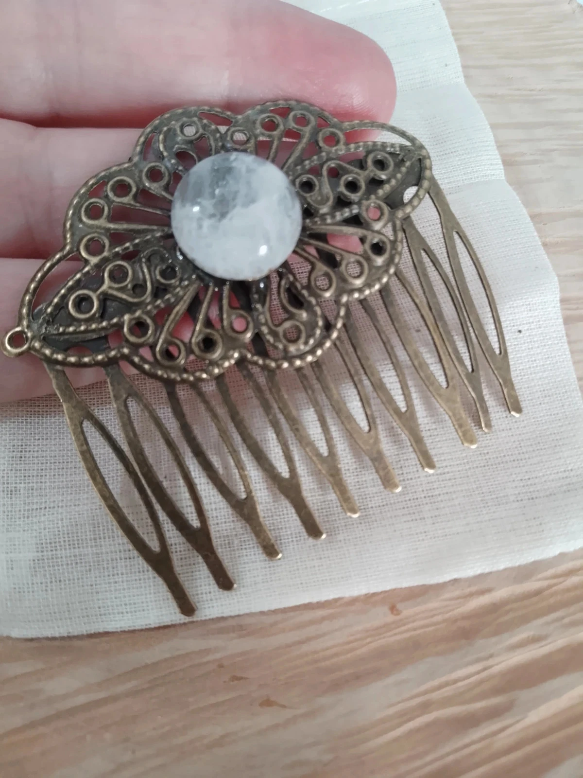 Broche peine de piedra de cristal de roca natural – photo 3
